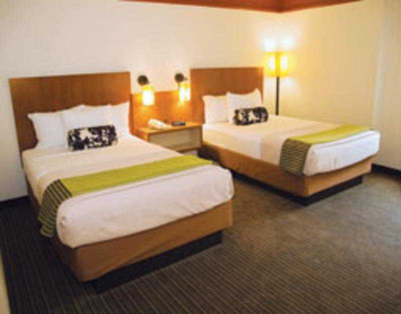 La Quinta By Wyndham Atlanta Perimeter Medical Hotel 3*