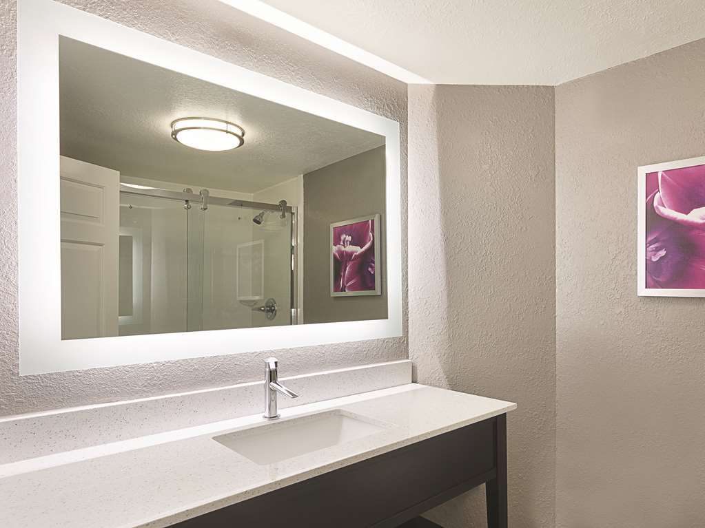 La Quinta By Wyndham Atlanta Perimeter Medical Hotel